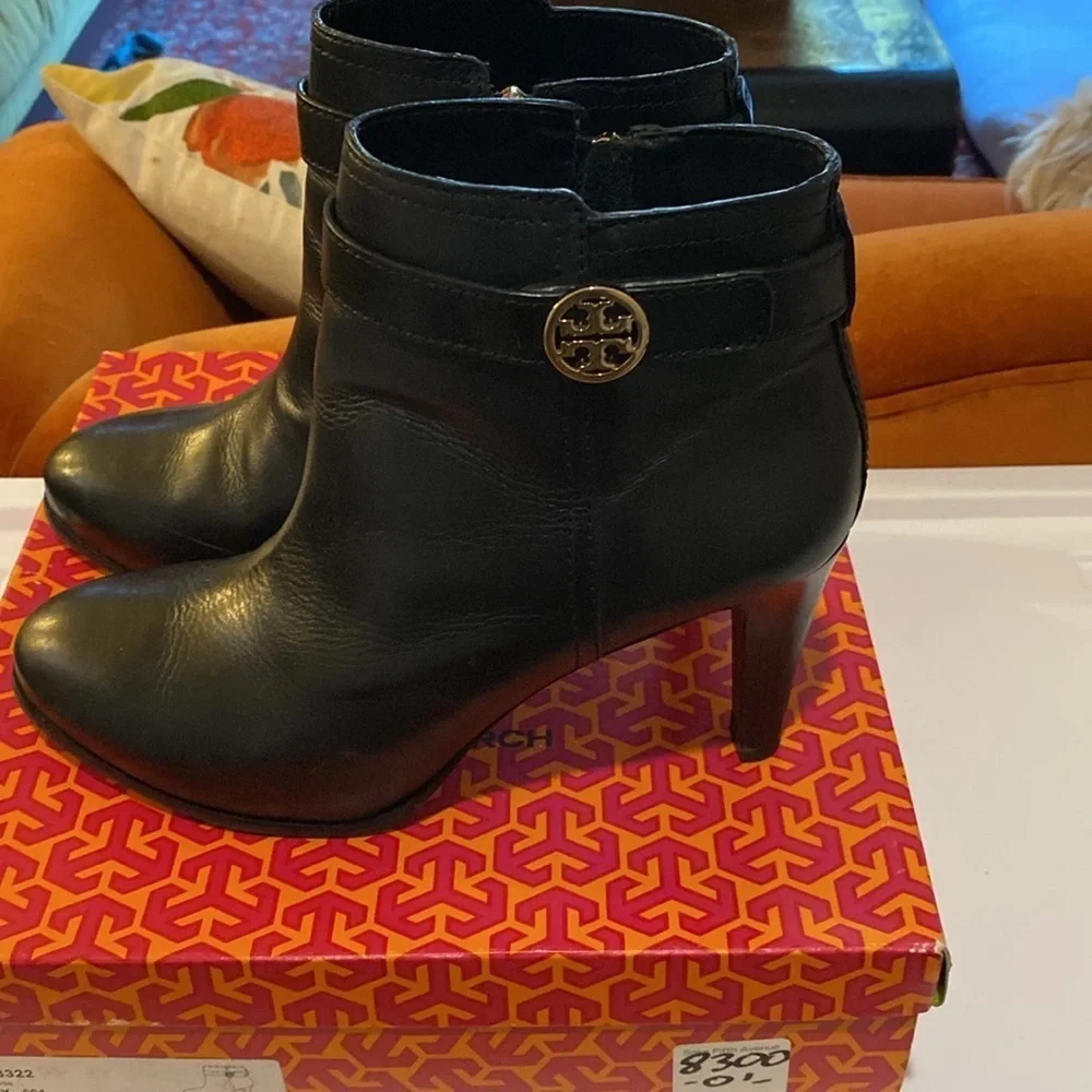 Tory Burch Women’s Bristol Equestrian Calf Leather Ankle Zip Bootie Sz 10.5